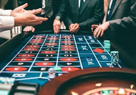 Tampilan layar permainan baccarat di perplexcity dengan kartu dealer, tombol taruhan, dan riwayat putaran